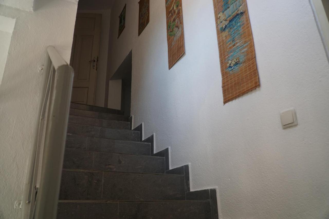 Albaniantrip Rooms And Apartments Tiranë Eksteriør bilde